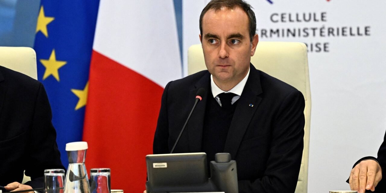 França/Governo anuncia recolher obrigatório após nova noite de tensões