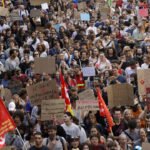 França/Governo suspende uso de granadas de atordoamento contra estudantes em protesto