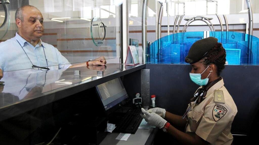França/Caso de ébola na Nigéria aumenta preocupação com avanço regional da epidemia na África