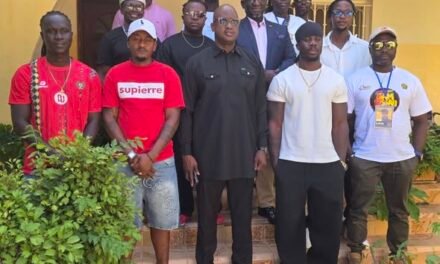 Embaixador Barros e artistas guineenses que participam no “Gam-Bissau festival” analisaram possibilidades de  intercâmbio artístico na sub-região
