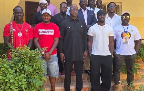 Embaixador Barros e artistas guineenses que participam no “Gam-Bissau festival” analisaram possibilidades de  intercâmbio artístico na sub-região
