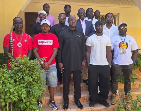 Embaixador Barros e artistas guineenses que participam no “Gam-Bissau festival” analisaram possibilidades de  intercâmbio artístico na sub-região