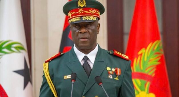 Forças Armadas/Presidente da Repùblica promove oficiais de altas patentes militares