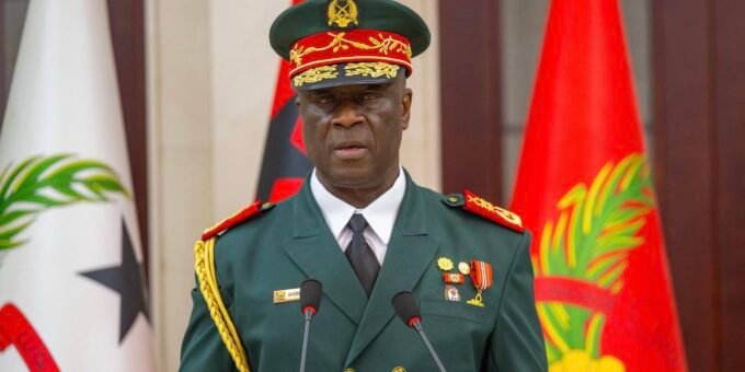 Forças Armadas/Presidente da Repùblica promove oficiais de altas patentes militares