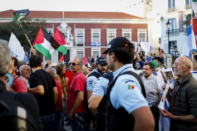Portugal/Cerca de 300 pessoas protestam em Lisboa contra visita de Rubio