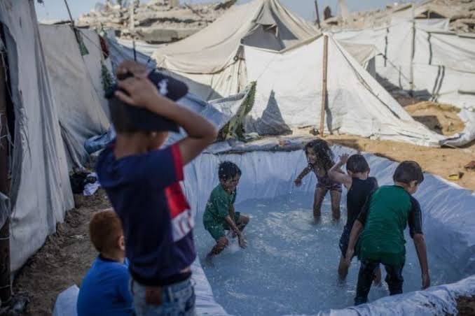 Suíça/ONU alerta que quase metade das crianças refugiadas não vai à escola