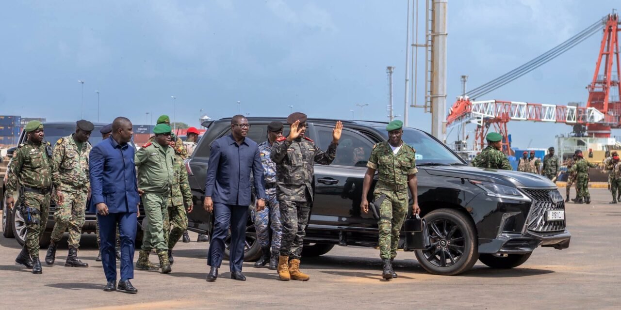 Presidente da República  e Primeiro-ministro de Transição  acompanham obras de dragagem do Porto comercial de Bissau