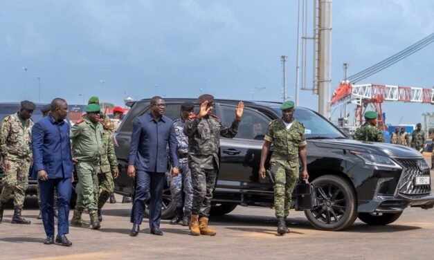 Presidente da República  e Primeiro-ministro de Transição  acompanham obras de dragagem do Porto comercial de Bissau