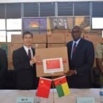 China Doa medicamentos e equipamentos médicos às autoridades sanitárias da Guiné-Bissau
