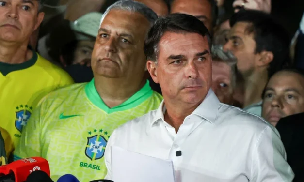 Brasil/ Nova decisão judicial proíbe Flávio Bolsonaro de deixar o país