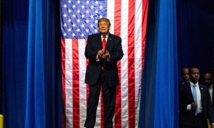 EUA/Com maioria ameaçada, Trump intensifica ofensiva eleitoral para salvar controle do Congresso